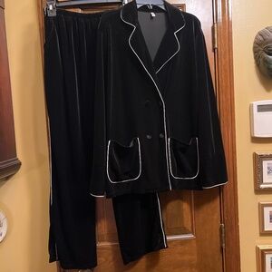 Beautiful, Like New, Black Velvet Stuxcedo Style Pajamas.  Sz. XL.